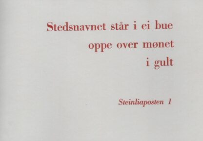Stedsnavnet står i ei bue oppe over mønet i gult